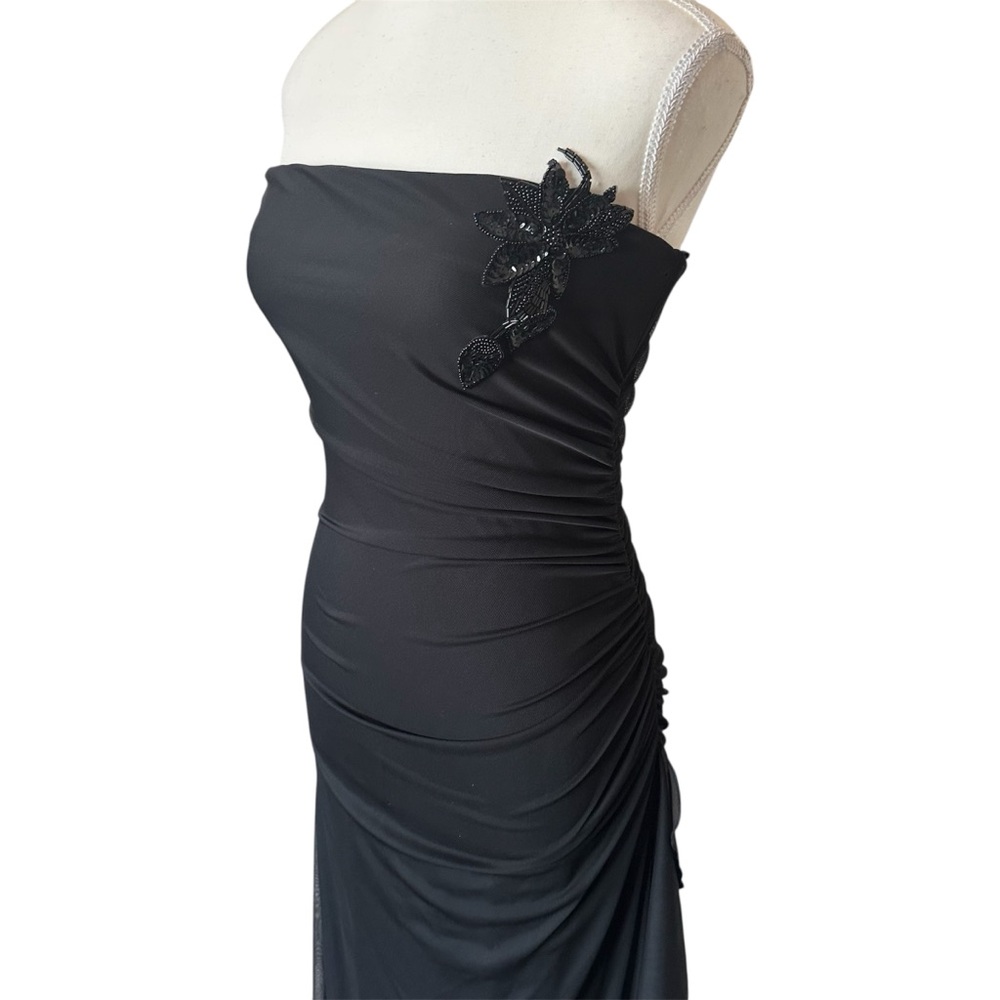 Elegant Black Strapless Evening Dress - Picture 2 of 7
